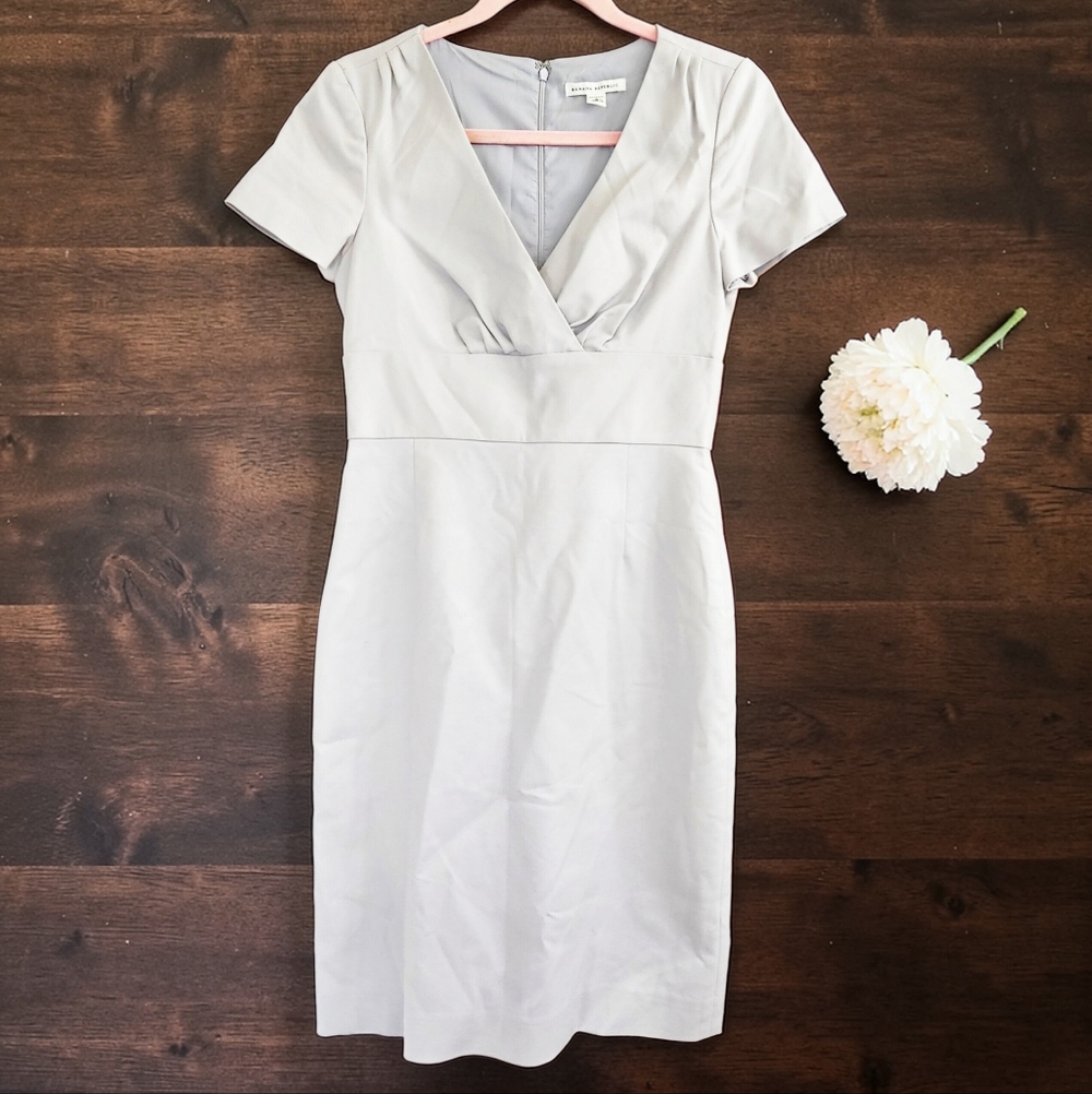 Banana Republic Gray Cotton Modal Stretch V Neck Sheath Cocktail Dress, Size 2